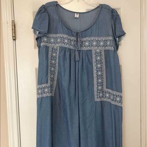 Chambray dress with embroidery